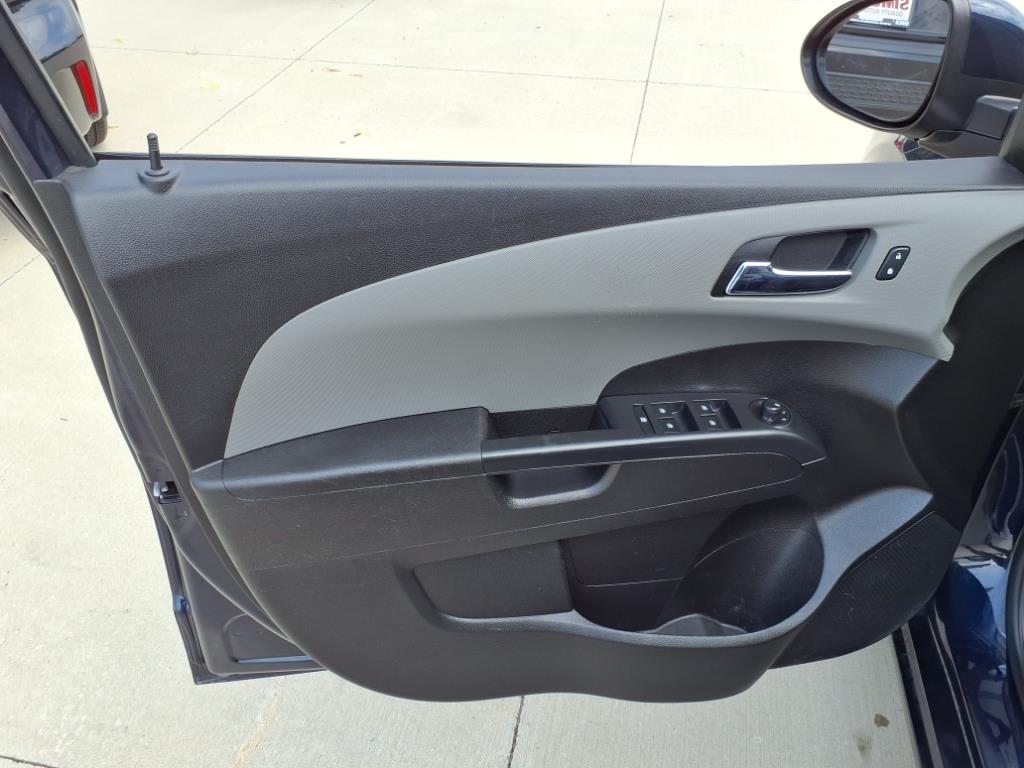 Chevrolet Sonic LT Auto 5-Door 2015