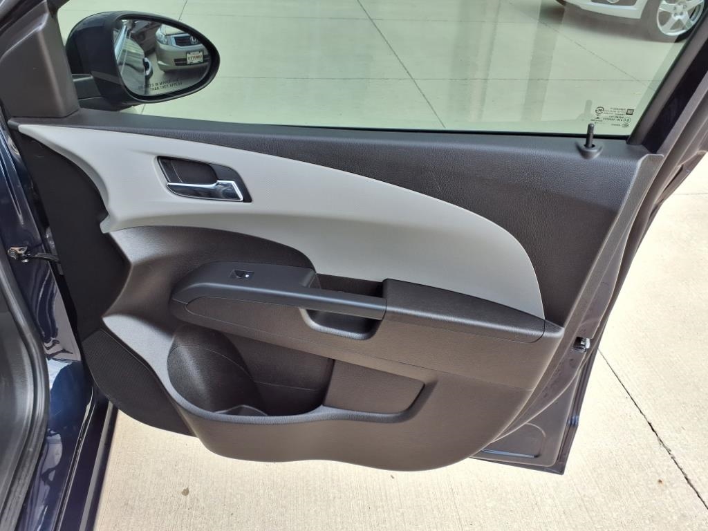 Chevrolet Sonic LT Auto 5-Door 2015