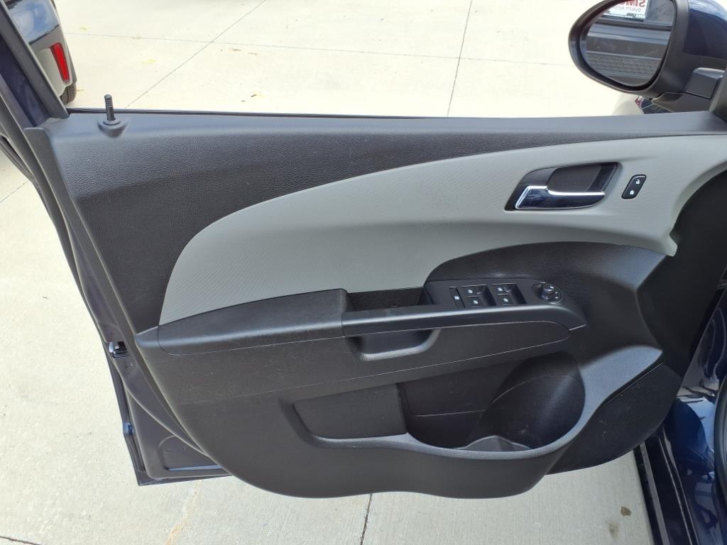 Chevrolet Sonic LT Auto 5-Door 2015