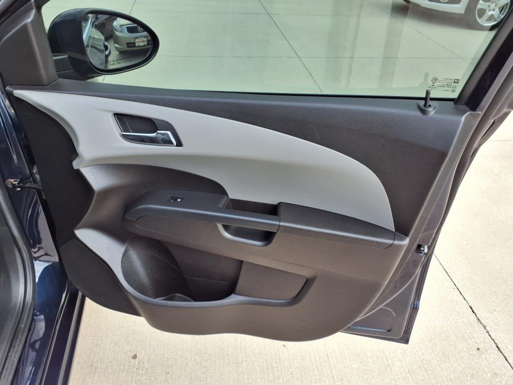 Chevrolet Sonic LT Auto 5-Door 2015