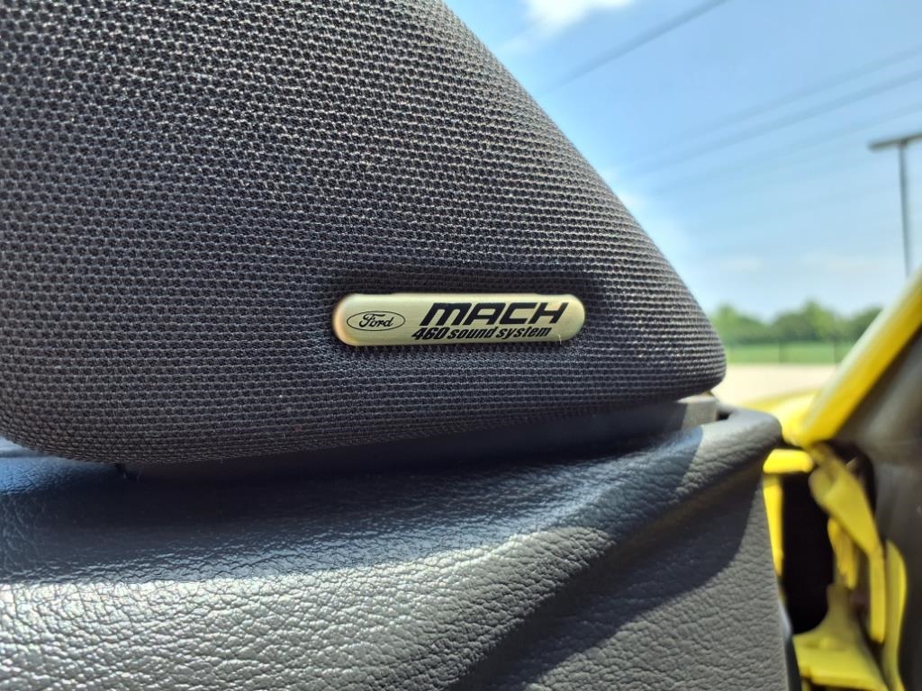 Ford Mustang GT Deluxe Convertible 2001 Ford Mustang GT Deluxe Convertible 2001