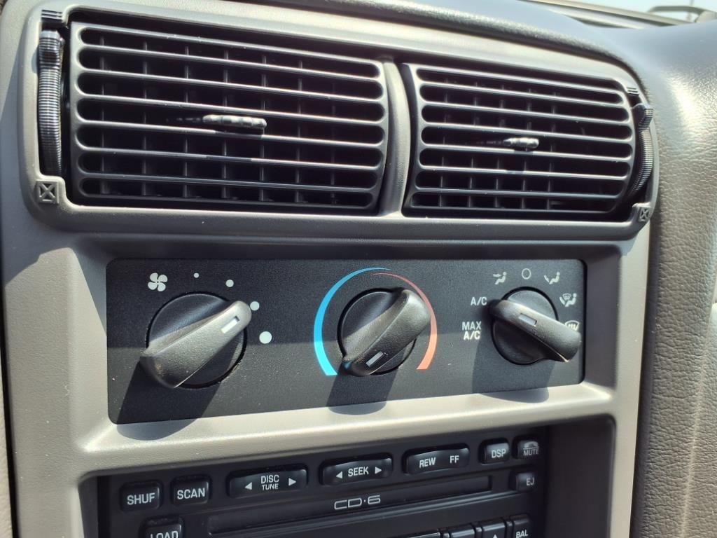 Ford Mustang GT Deluxe Convertible 2001 Ford Mustang GT Deluxe Convertible 2001