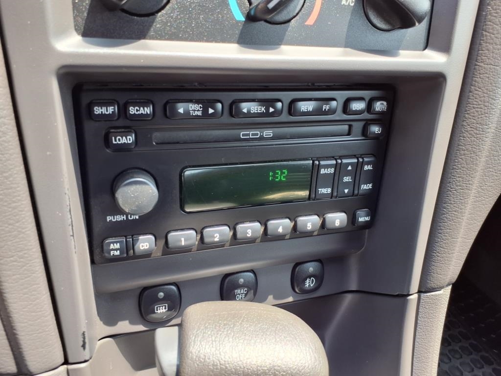 Ford Mustang GT Deluxe Convertible 2001 Ford Mustang GT Deluxe Convertible 2001