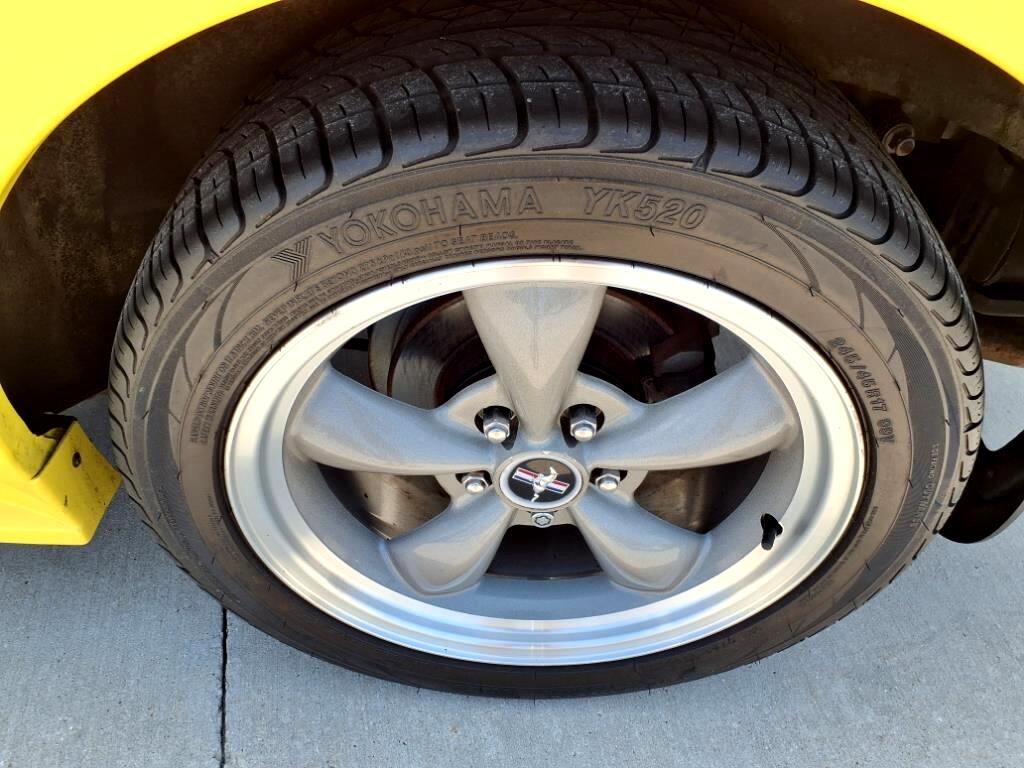 Ford Mustang GT Deluxe Convertible 2001