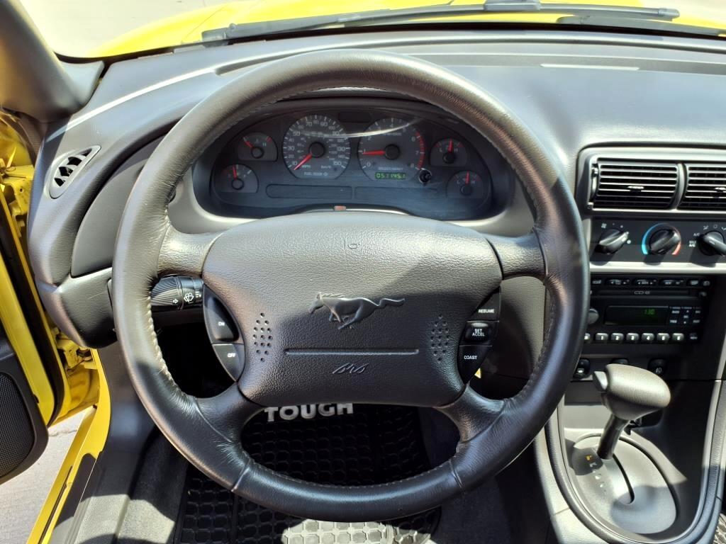 Ford Mustang GT Deluxe Convertible 2001