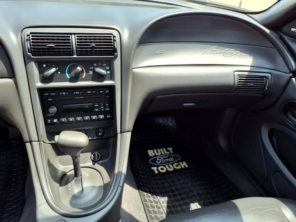 Ford Mustang GT Deluxe Convertible 2001