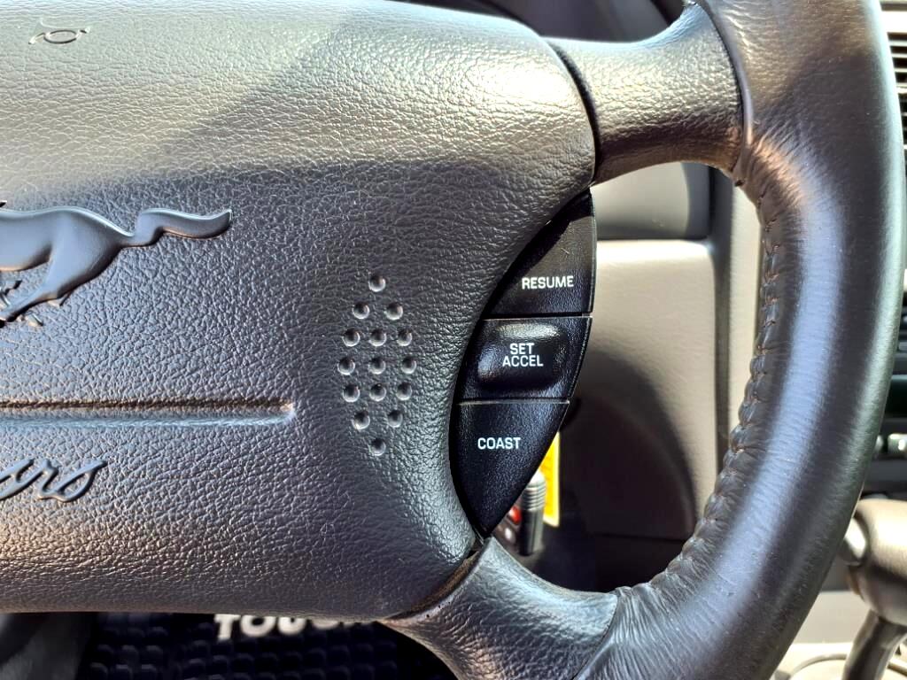 Ford Mustang GT Deluxe Convertible 2001