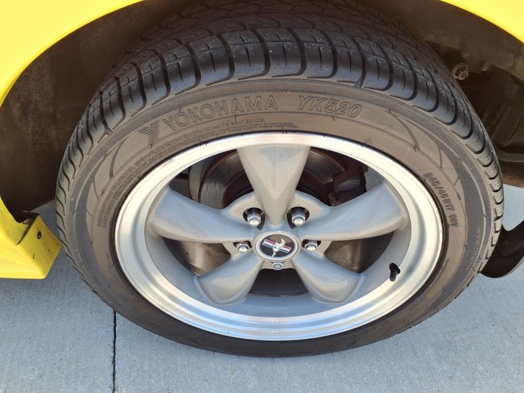 Ford Mustang GT Deluxe Convertible 2001