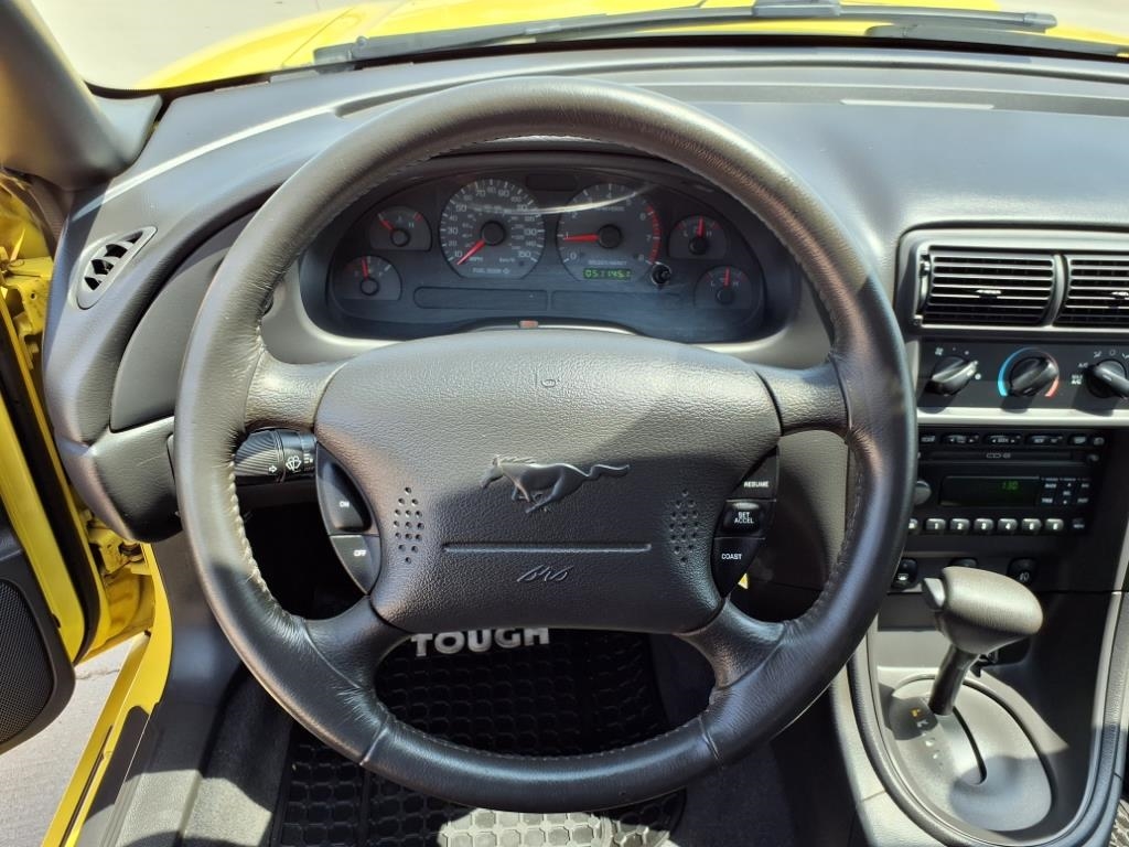 Ford Mustang GT Deluxe Convertible 2001