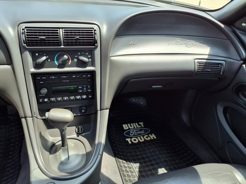 Ford Mustang GT Deluxe Convertible 2001