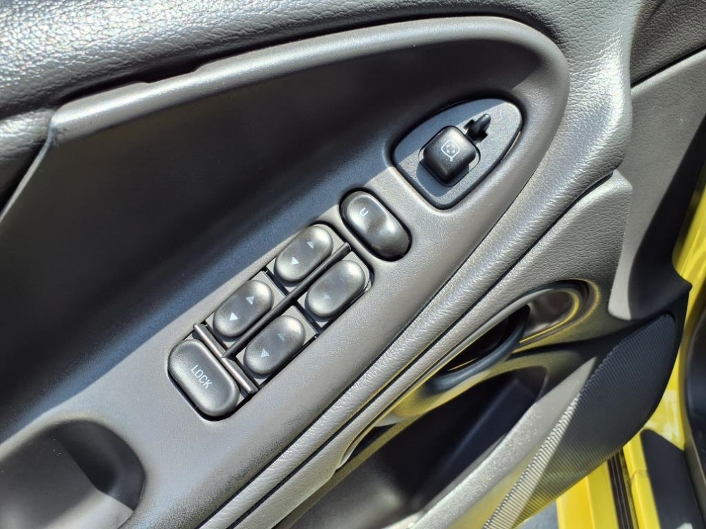 Ford Mustang GT Deluxe Convertible 2001