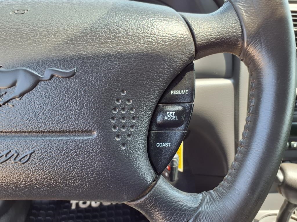 Ford Mustang GT Deluxe Convertible 2001