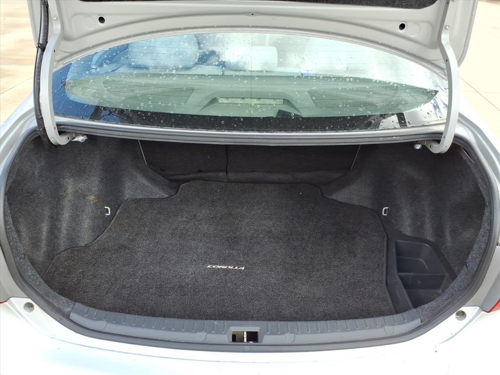 Toyota Corolla LE 4-Speed AT 2010