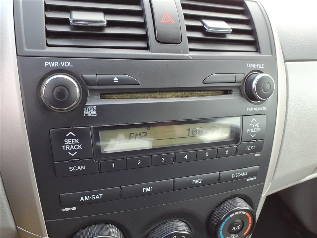 Toyota Corolla LE 4-Speed AT 2010