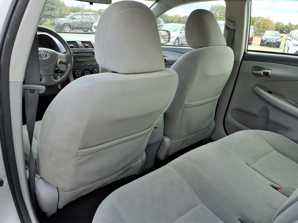 Toyota Corolla LE 4-Speed AT 2010