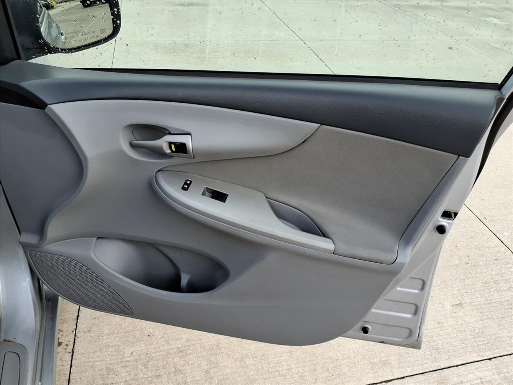 Toyota Corolla LE 4-Speed AT 2010