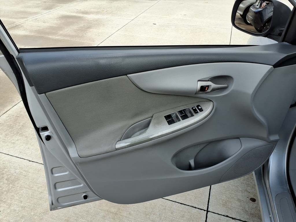 Toyota Corolla LE 4-Speed AT 2010