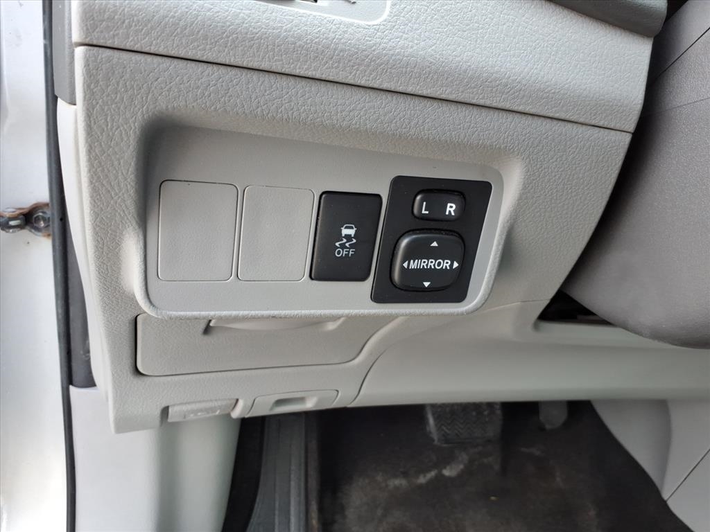 Toyota Corolla LE 4-Speed AT 2010