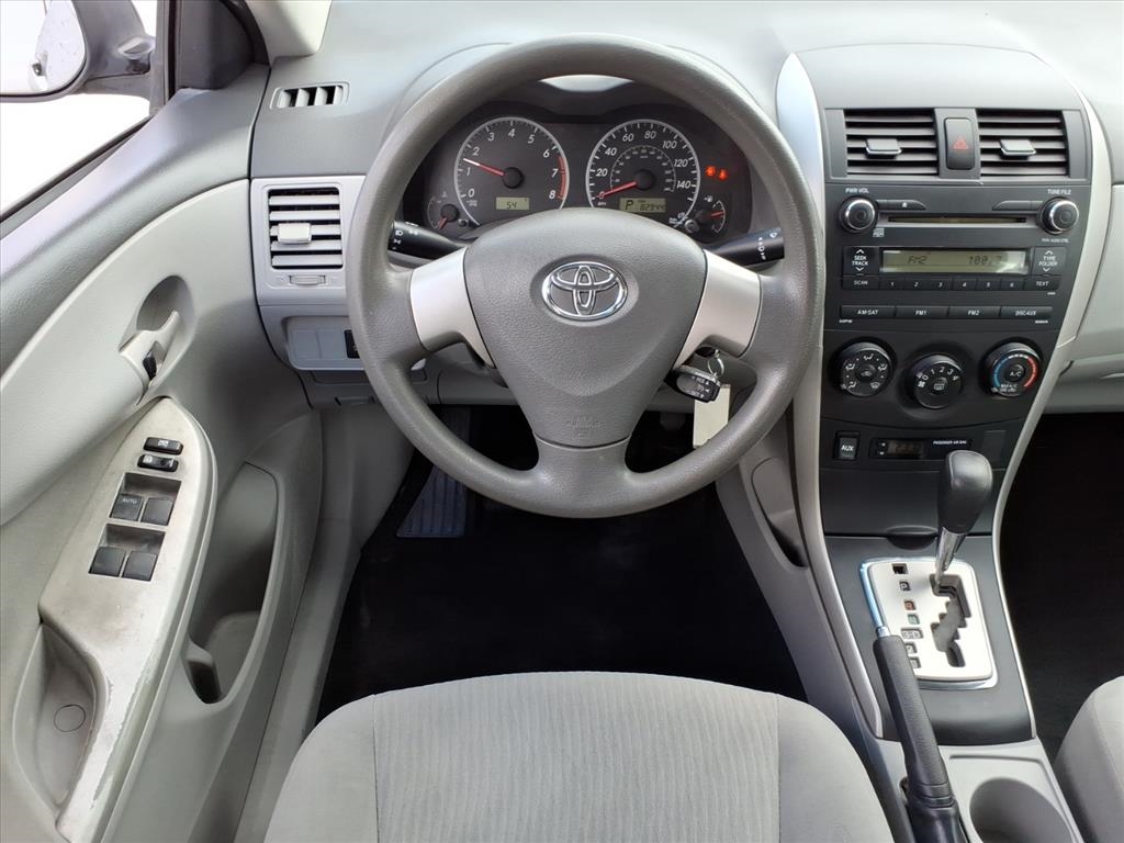 Toyota Corolla LE 4-Speed AT 2010