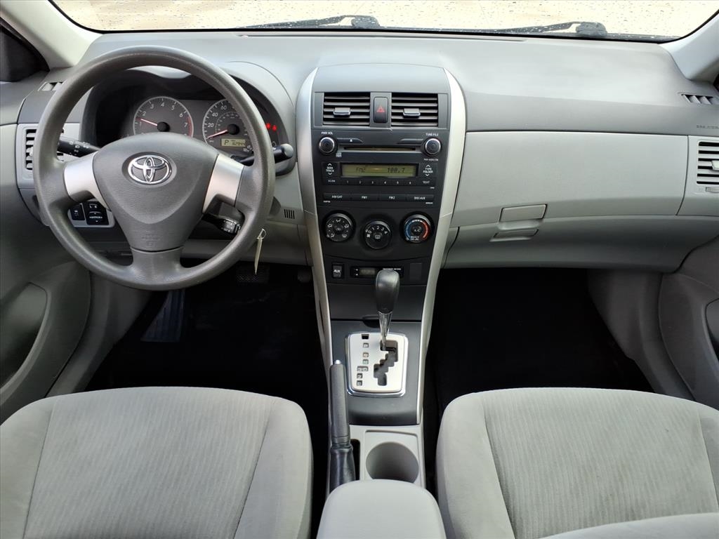 Toyota Corolla LE 4-Speed AT 2010