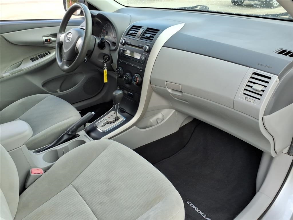 Toyota Corolla LE 4-Speed AT 2010