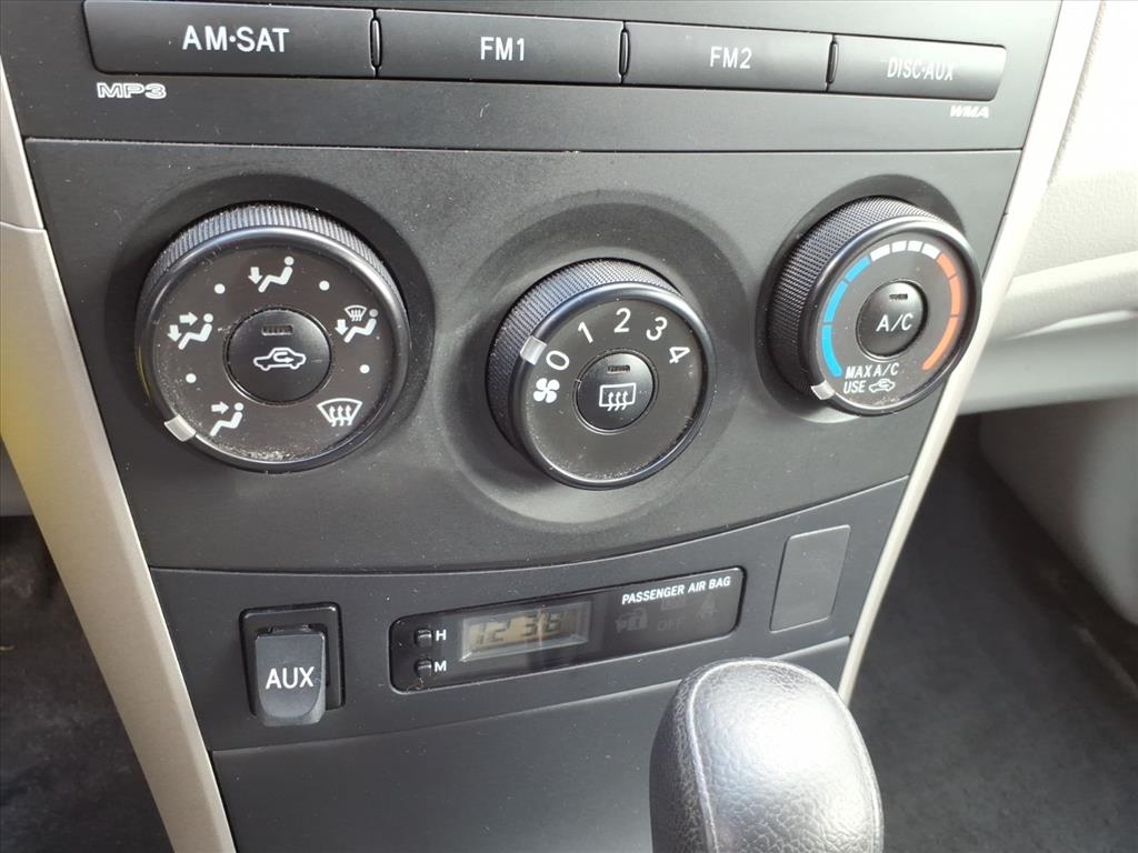 Toyota Corolla LE 4-Speed AT 2010