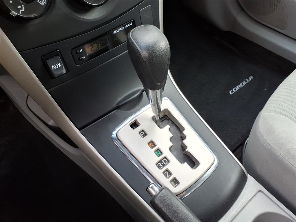 Toyota Corolla LE 4-Speed AT 2010