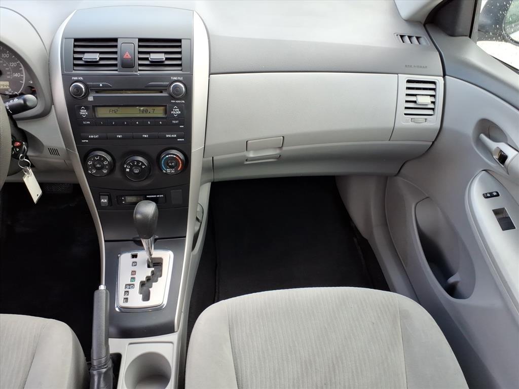 Toyota Corolla LE 4-Speed AT 2010