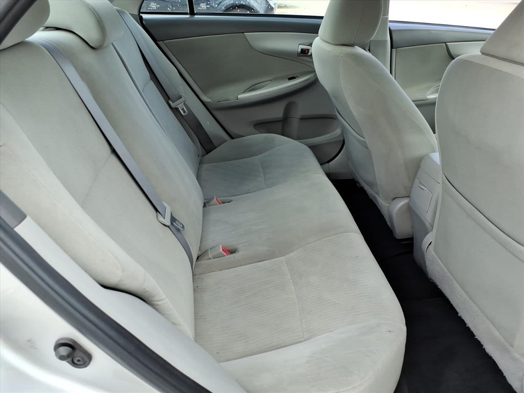 Toyota Corolla LE 4-Speed AT 2010