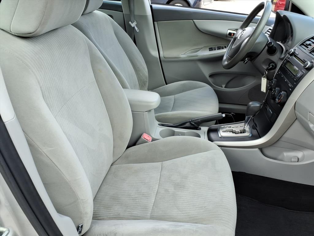 Toyota Corolla LE 4-Speed AT 2010