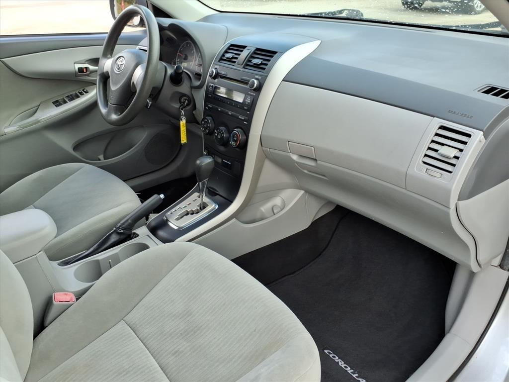 Toyota Corolla LE 4-Speed AT 2010