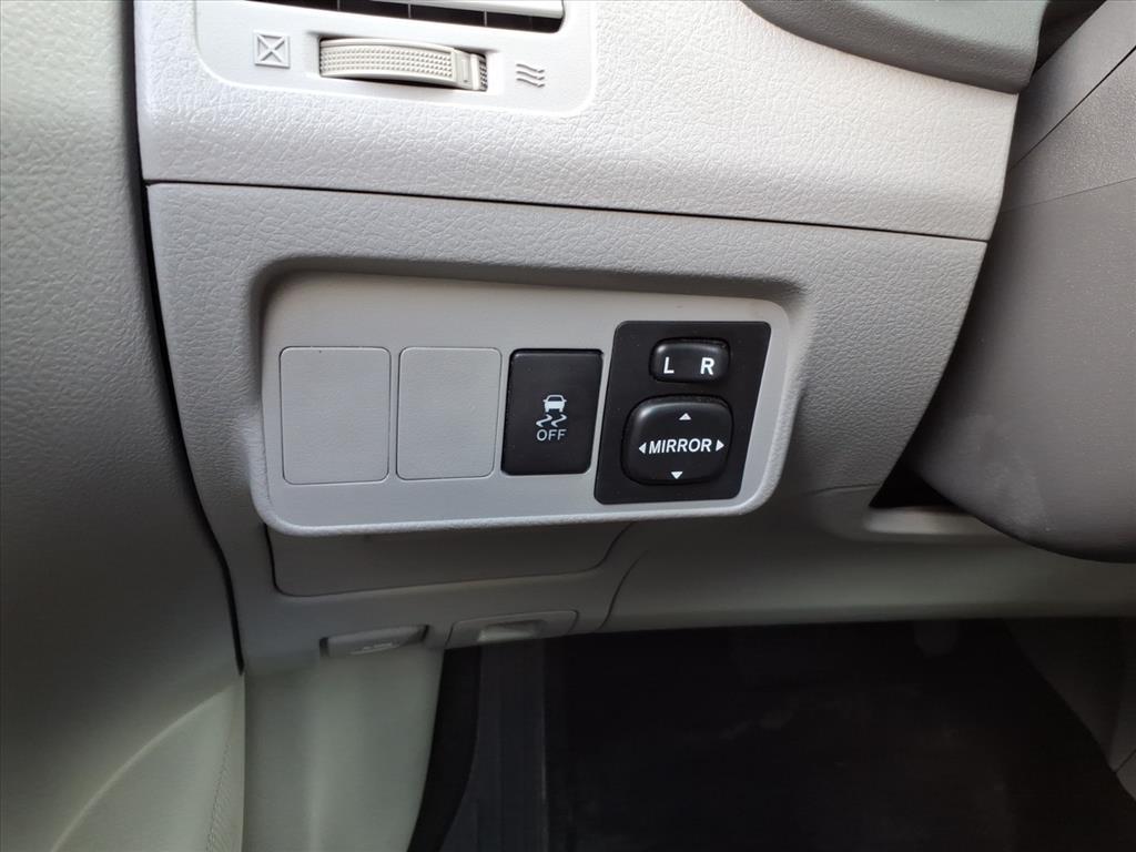 Toyota Corolla LE 4-Speed AT 2010