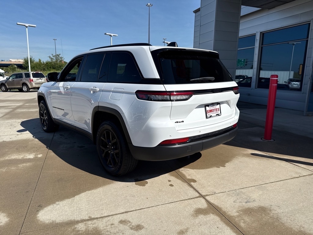 2024 Jeep Grand Cherokee Laredo photo 2