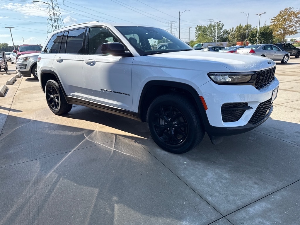 2024 Jeep Grand Cherokee Laredo photo 6