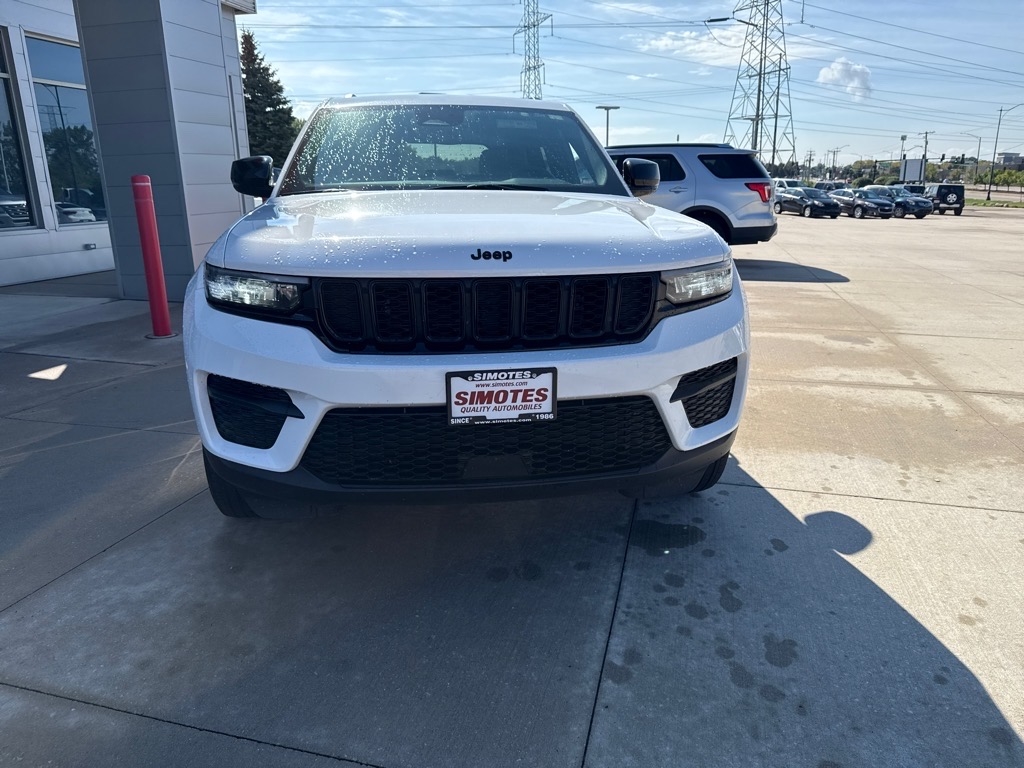 2024 Jeep Grand Cherokee Laredo photo 7