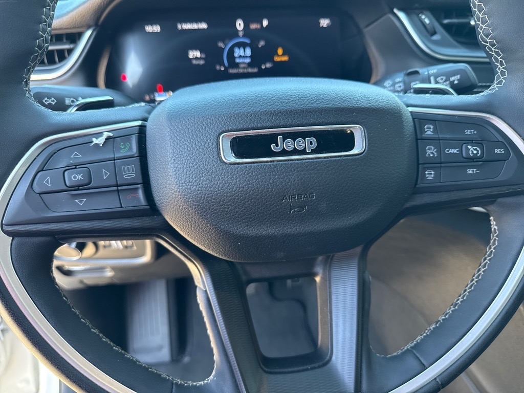 2024 Jeep Grand Cherokee Laredo photo 13