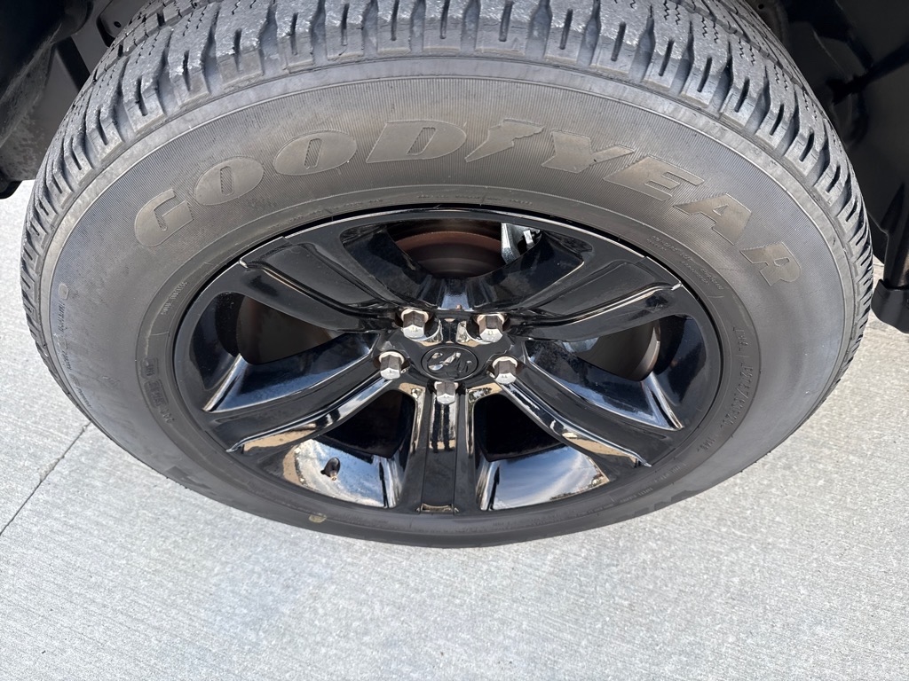 RAM 1500 Classic Tradesman Crew Cab SWB 4WD 2023 RAM 1500 Classic Tradesman Crew Cab SWB 4WD 2023