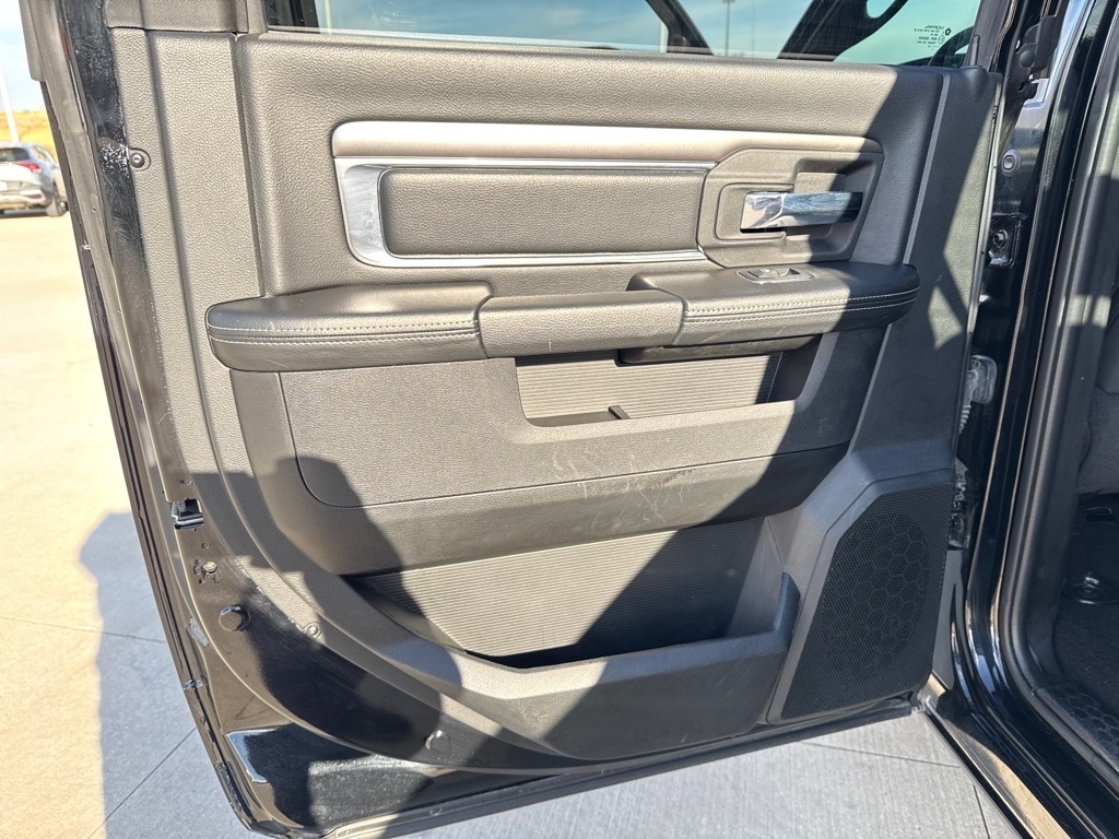 RAM 1500 Classic Tradesman Crew Cab SWB 4WD 2023 RAM 1500 Classic Tradesman Crew Cab SWB 4WD 2023