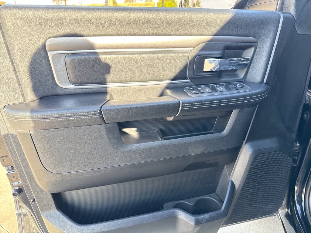 RAM 1500 Classic Tradesman Crew Cab SWB 4WD 2023 RAM 1500 Classic Tradesman Crew Cab SWB 4WD 2023