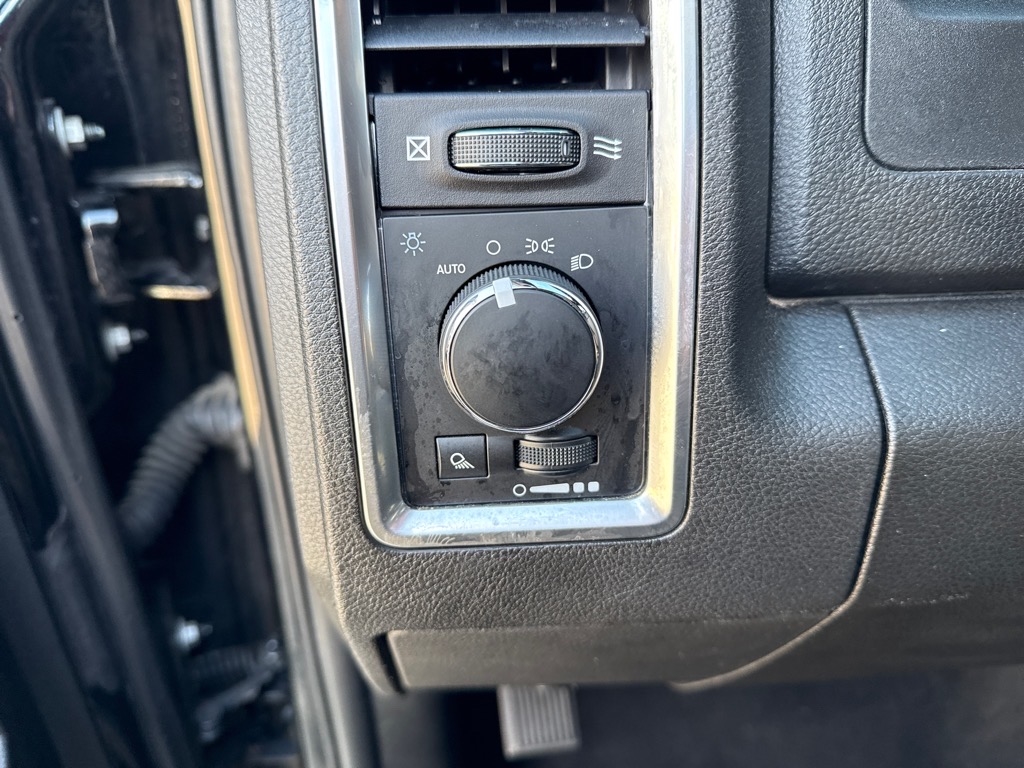 RAM 1500 Classic Tradesman Crew Cab SWB 4WD 2023 RAM 1500 Classic Tradesman Crew Cab SWB 4WD 2023