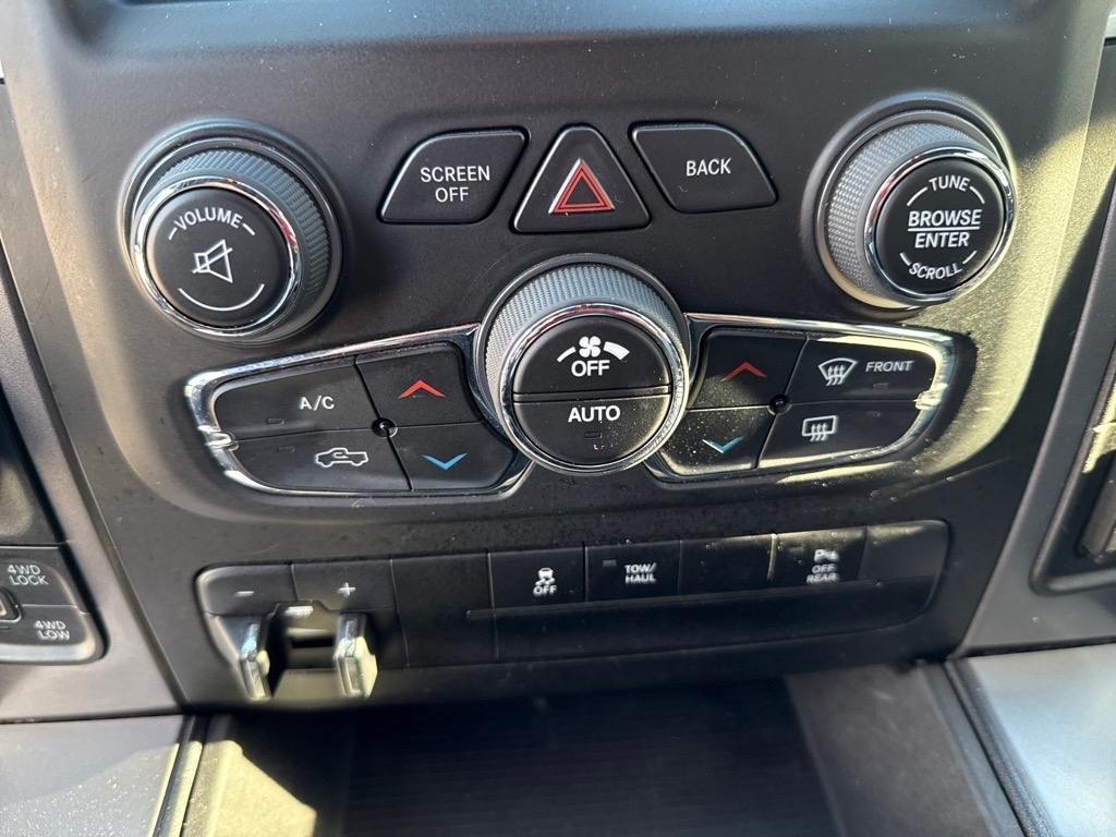 RAM 1500 Classic Tradesman Crew Cab SWB 4WD 2023 RAM 1500 Classic Tradesman Crew Cab SWB 4WD 2023