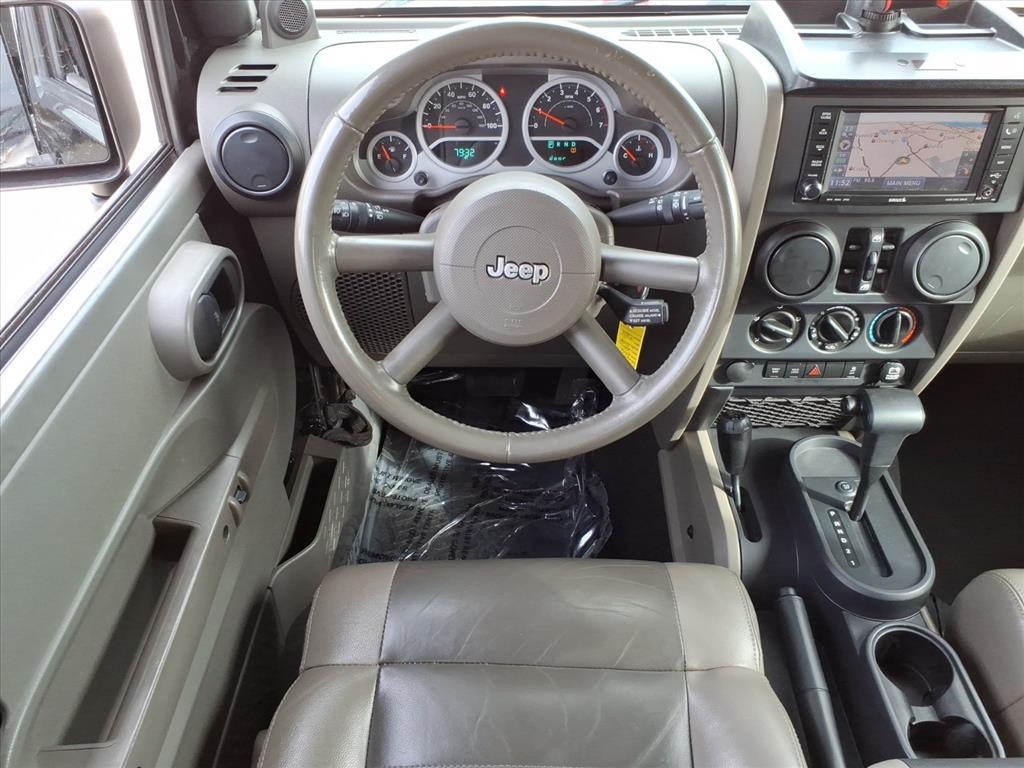 2010 Jeep Wrangler Unlimited Rubicon photo 2