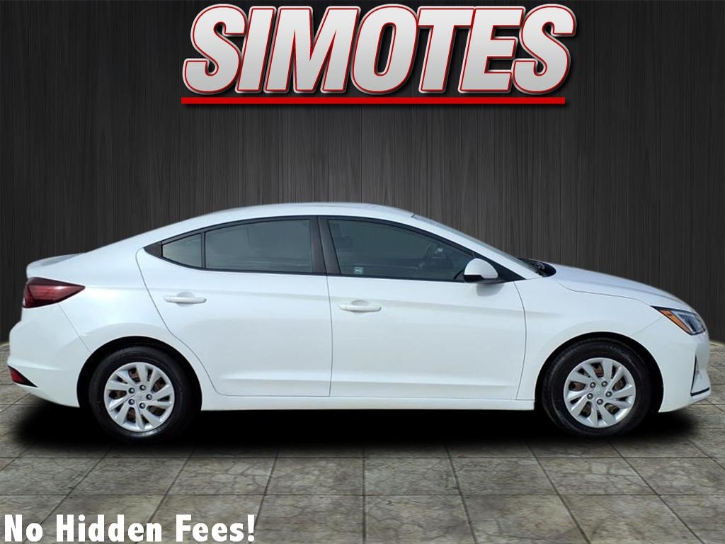 2019 Hyundai Elantra SE photo 2