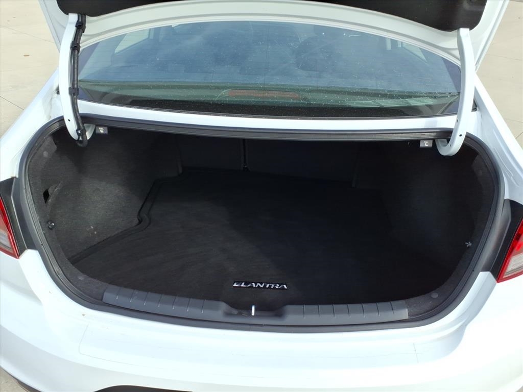 Hyundai Elantra SE 6M 2019