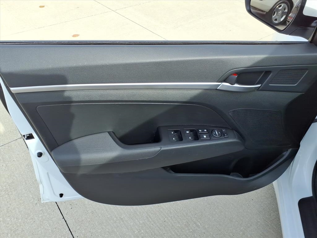 Hyundai Elantra SE 6M 2019