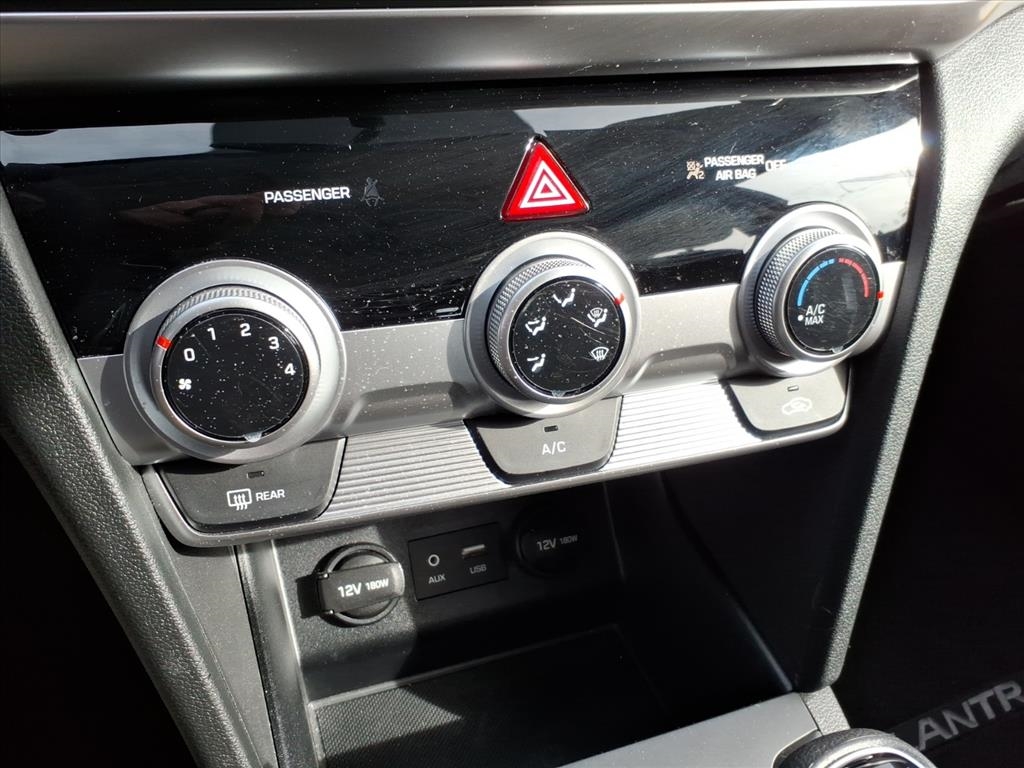 Hyundai Elantra SE 6M 2019