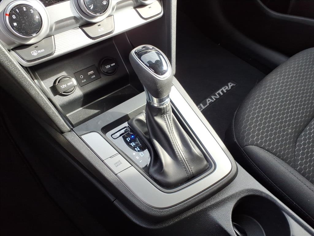 Hyundai Elantra SE 6M 2019