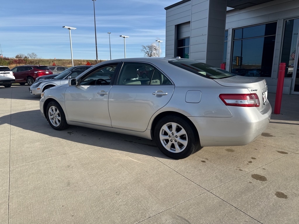 Toyota Camry LE 6-Spd AT 2011