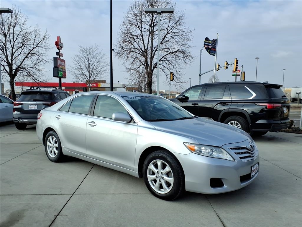 Toyota Camry LE 6-Spd AT 2011