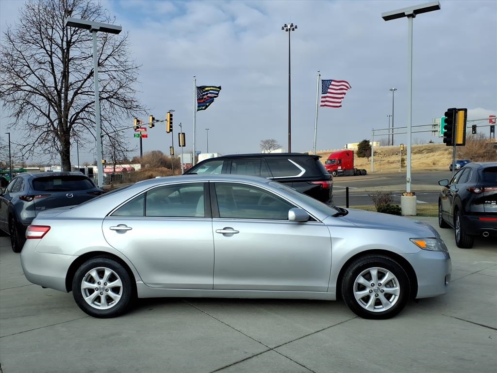 Toyota Camry LE 6-Spd AT 2011